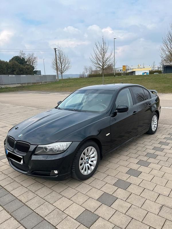 Gebraucht BMW 320 170 PS (125 kW) 2009 Schwarz Limousine