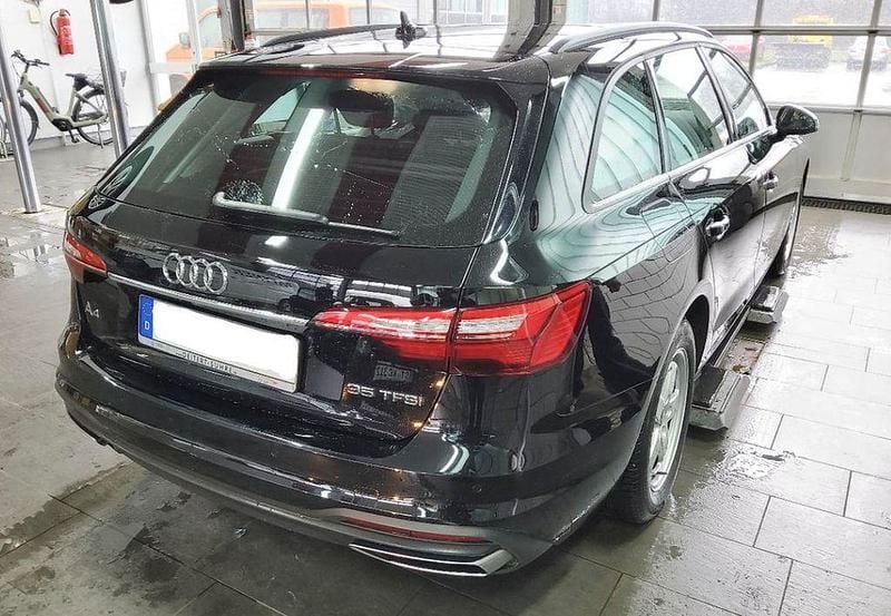 Gebraucht Audi A4 Ambiente 150 PS (110 kW) 2023 Mythosschwarz metallic Kombi
