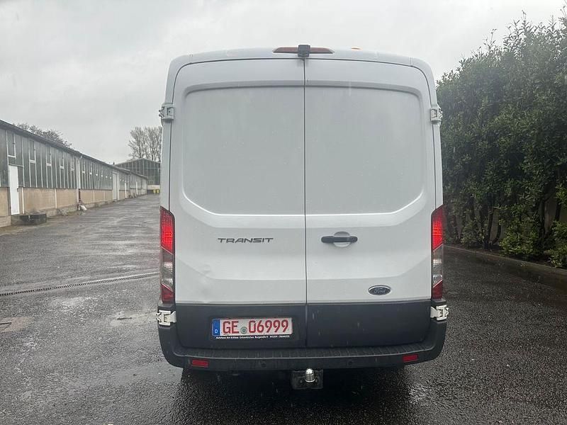 Gebraucht Ford Transit Trend 131 PS (96 kW) 2018 Weiß Van / Kleinbus