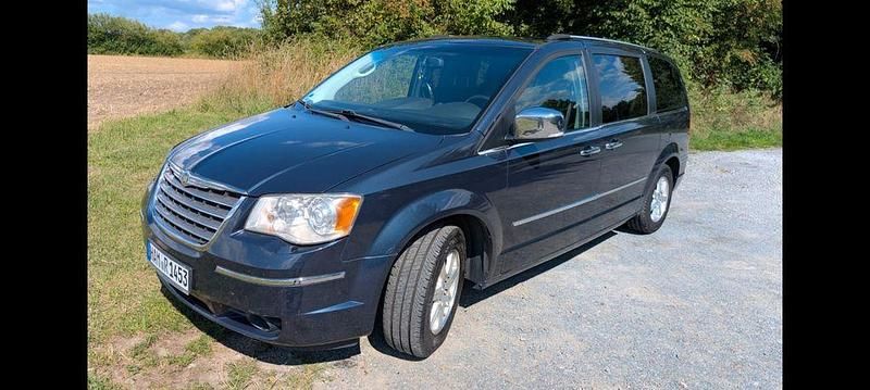 Blau Gebraucht 2008 Chrysler Grand Voyager Limited Van / Kleinbus | 4.990 € (Fairer Preis) - Bild 1/4