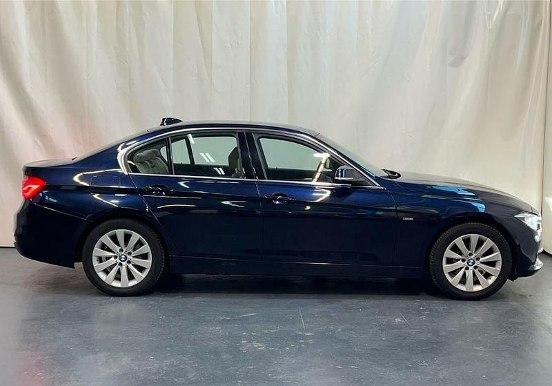 Blau Gebraucht 2016 BMW 316 Luxury Line Limousine | 15.201 € (Etwas zu teuer) - Bild 1/4