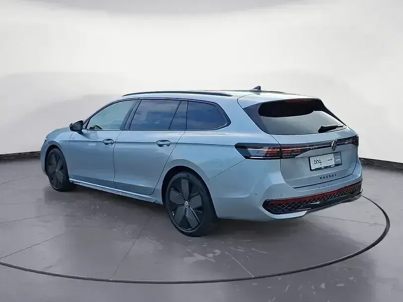 Gebraucht VW Passat R-line 193 PS (141 kW) 2025 Silber Kombi