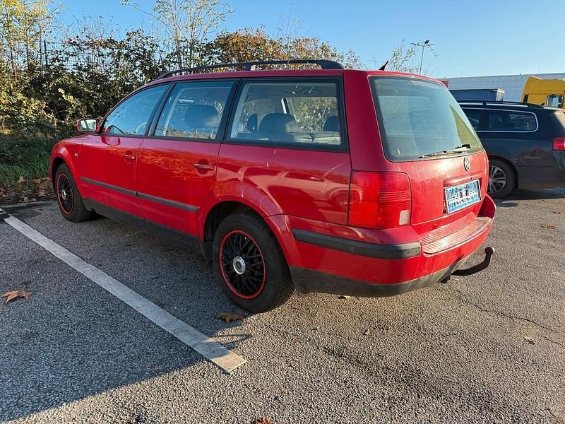 Rot Gebraucht 1998 VW Passat Kombi | 750 € (Superpreis) - Bild 1/4
