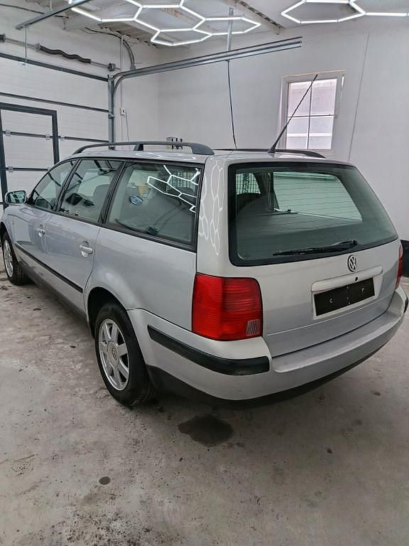 Usata VW Passat 101 CV (74 kW) 2000 Grigio Berlina