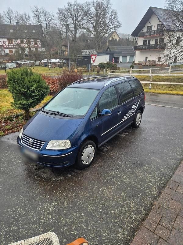 Second-hand VW Sharan 140 CP (102 kW) 2008 Albastru Monovolum