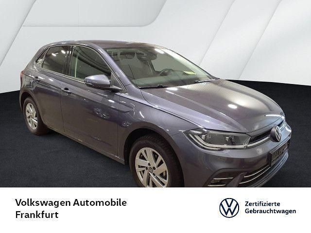 Rauchgrau metallic/rauchgrau m Gebraucht 2024 VW Polo Style Limousine | 21.980 € (Fairer Preis) - Bild 1/4