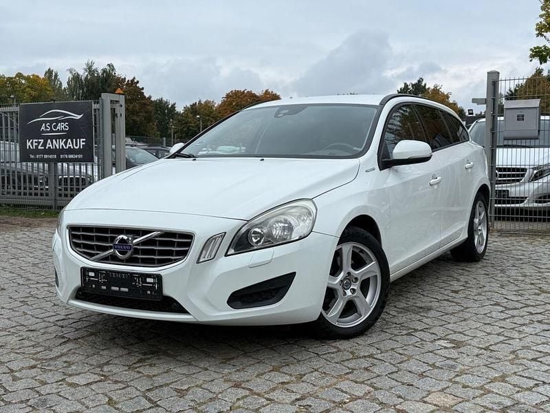 Weiß Gebraucht 2013 Volvo V60 Kinetic Kombi | 4.990 € (Guter Preis) - Bild 1/4