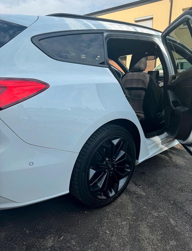 Gebraucht Ford Focus ST-Line 150 PS (110 kW) 2019 Weiß Kombi