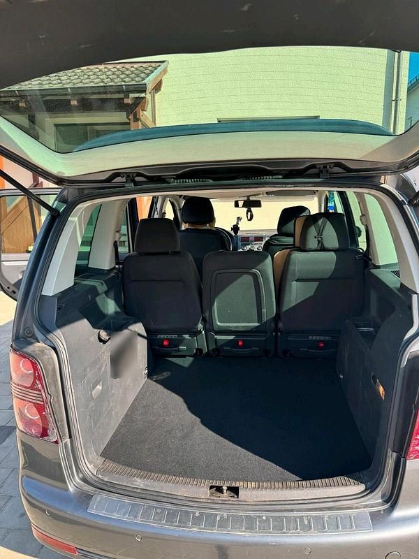 Gebraucht VW Touran 140 PS (102 kW) 2007 Grau Van / Kleinbus