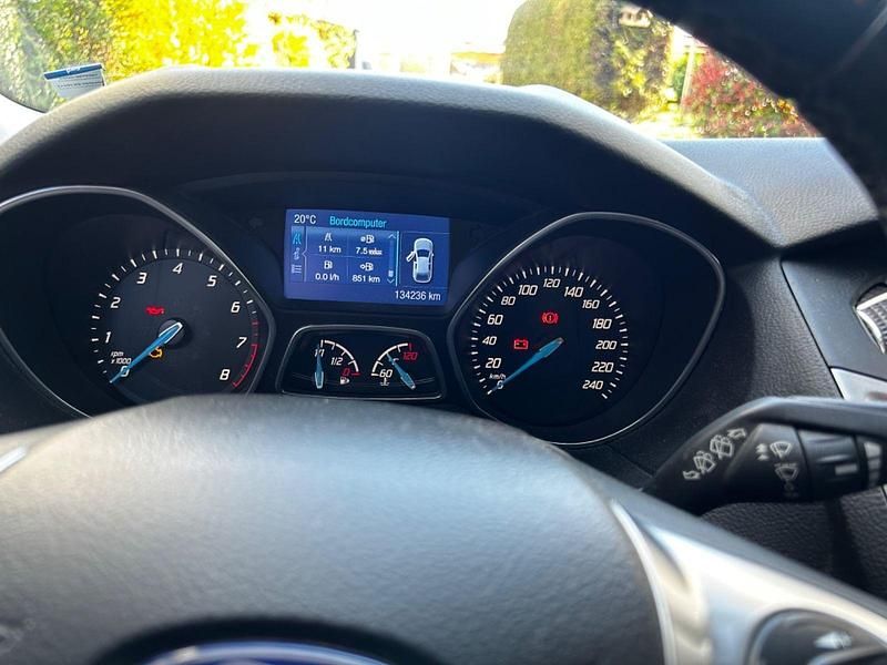 Gebraucht Ford Focus Trend 150 PS (110 kW) 2014 Schwarz Kombi