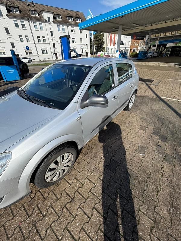 Gebraucht Opel Astra 90 PS (66 kW) 2008 Silber Kleinwagen