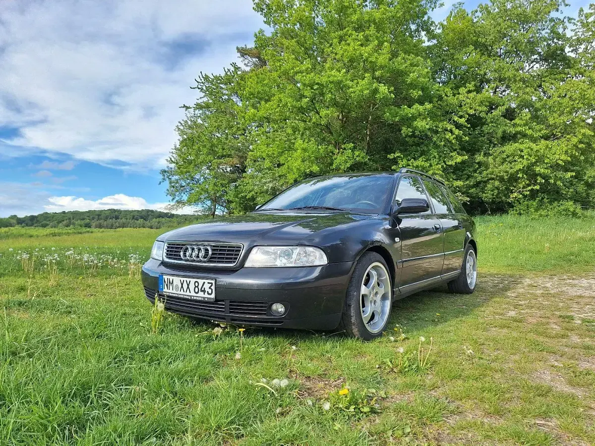 Gebraucht Audi A4 115 PS (84 kW) 2001 Schwarz Kombi