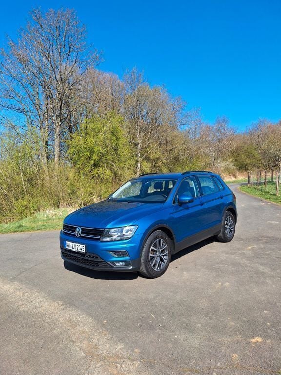 Blau Gebraucht 2018 VW Tiguan Trendline SUV | 13.500 € (Fairer Preis) - Bild 1/4