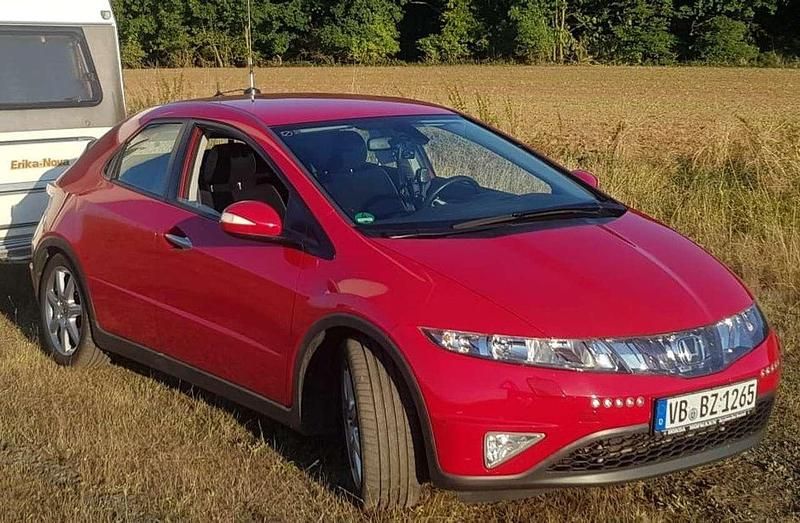 Rot Gebraucht 2007 Honda Civic Sport Limousine | 5.900 € - Bild 1/4