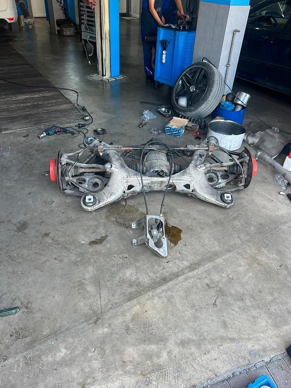 Usata Mercedes E220 150 CV (110 kW) 2004 Nero Berlina