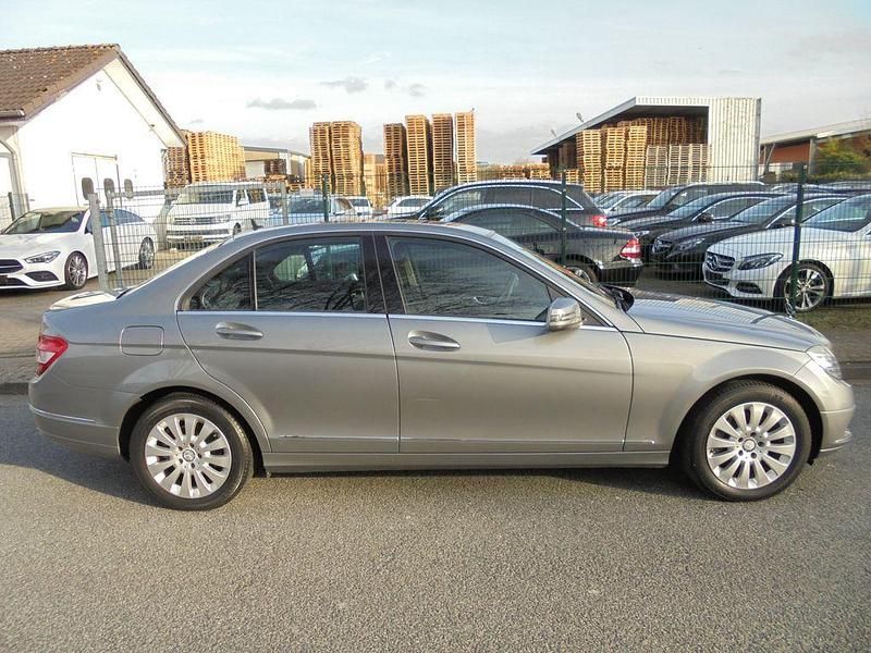 Gebraucht Mercedes C180 Elegance 156 PS (114 kW) 2010 Silber Limousine
