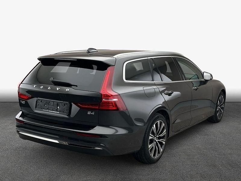 Gebraucht Volvo V60 Plus 197 PS (144 kW) 2023 Platinum grey metallic Kombi