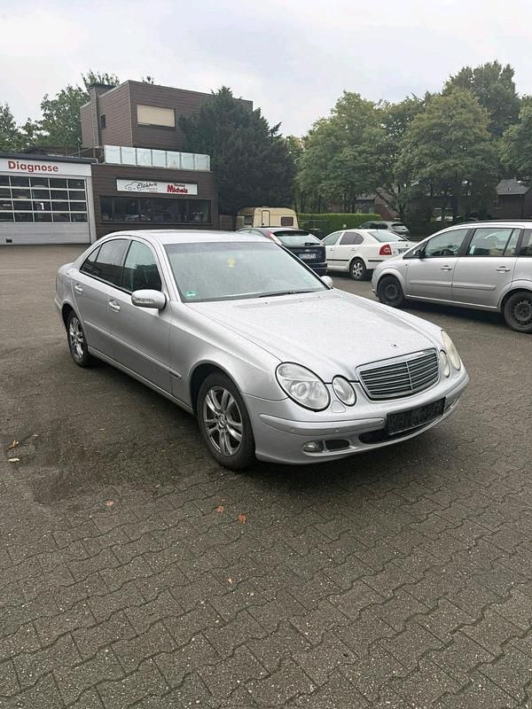Silber Gebraucht 2003 Mercedes E200 Limousine | 1.500 € (Superpreis) - Bild 1/4