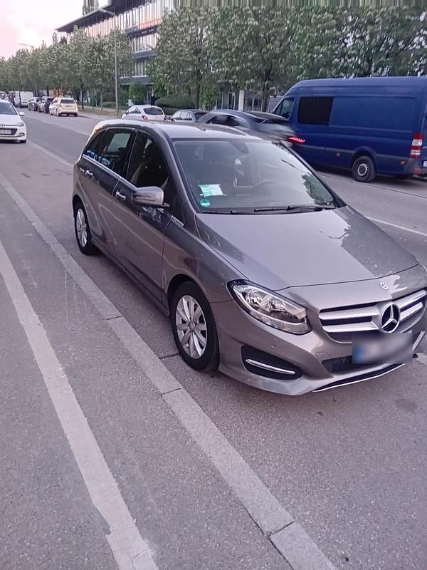 Gebraucht Mercedes B180 110 PS (80 kW) 2018 Grau Van / Kleinbus