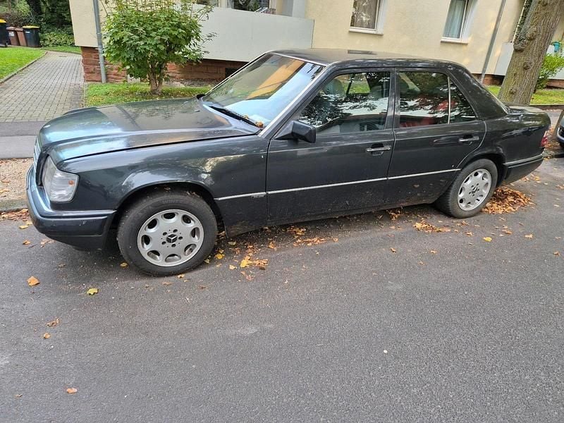 Schwarz Gebraucht 1991 Mercedes 260 Limousine | 8.200 € - Bild 1/4