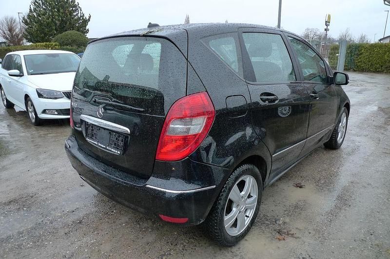 Gebraucht Mercedes A180 Elegance 116 PS (85 kW) 2011 Schwarz Limousine