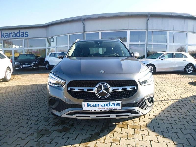 Gebraucht Mercedes GLA200 163 PS (119 kW) 2020 Grau SUV