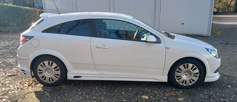 Gebraucht Opel Astra GTC 90 PS (66 kW) 2009 Weiß Coupé