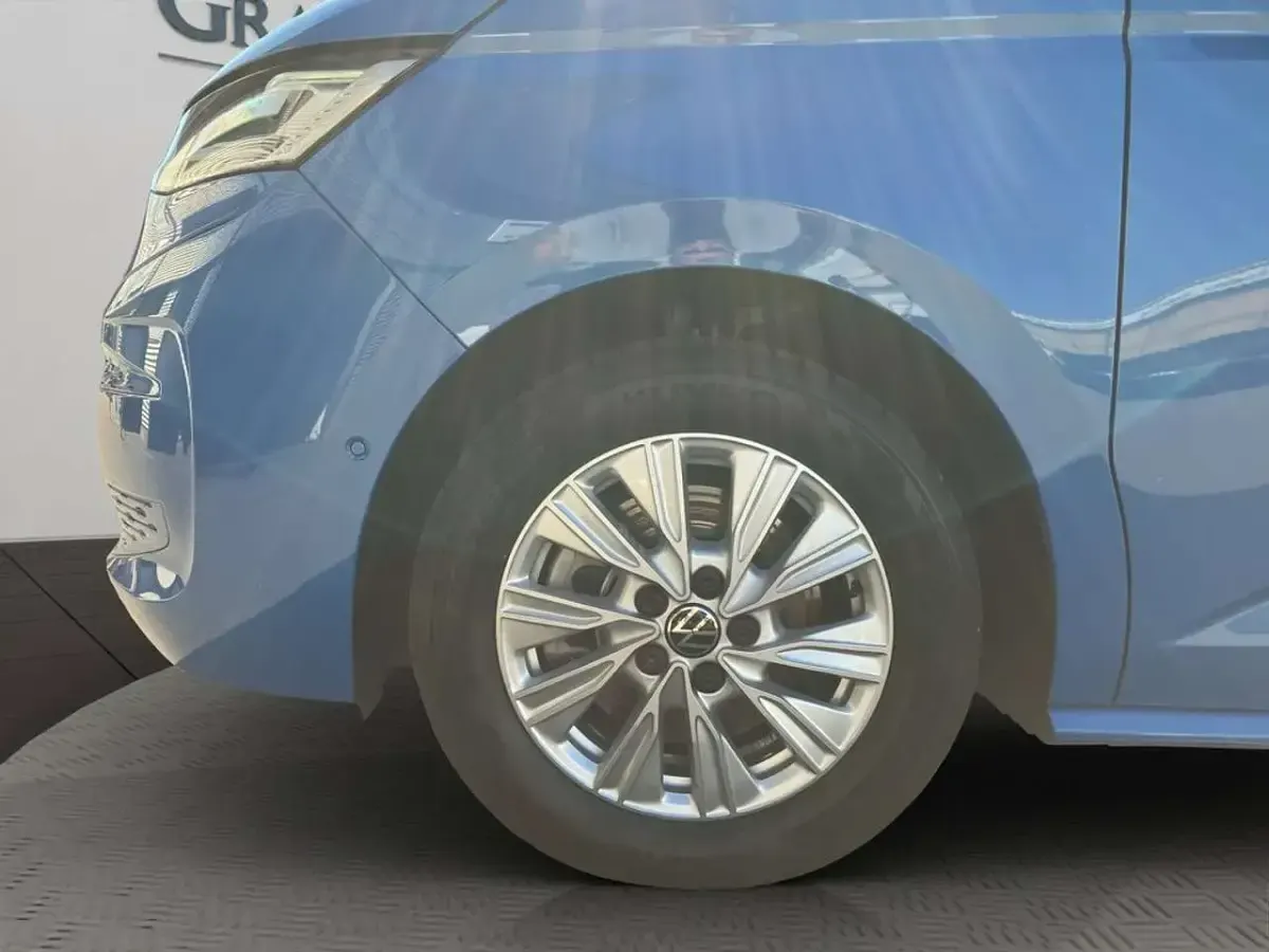 Gebraucht VW Multivan Life 150 PS (110 kW) 2025 Blau Van / Kleinbus