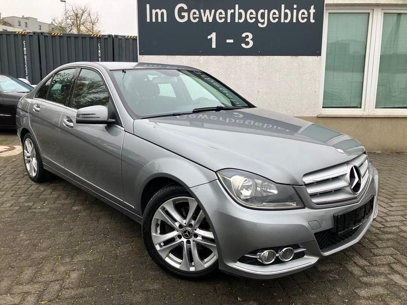 Silber Gebraucht 2014 Mercedes C180 Avantgarde Limousine | 7.900 € (Superpreis) - Bild 1/4