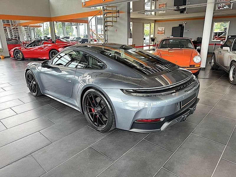 Gebraucht Porsche 992 571 PS (419 kW) 2025 Grau Coupé