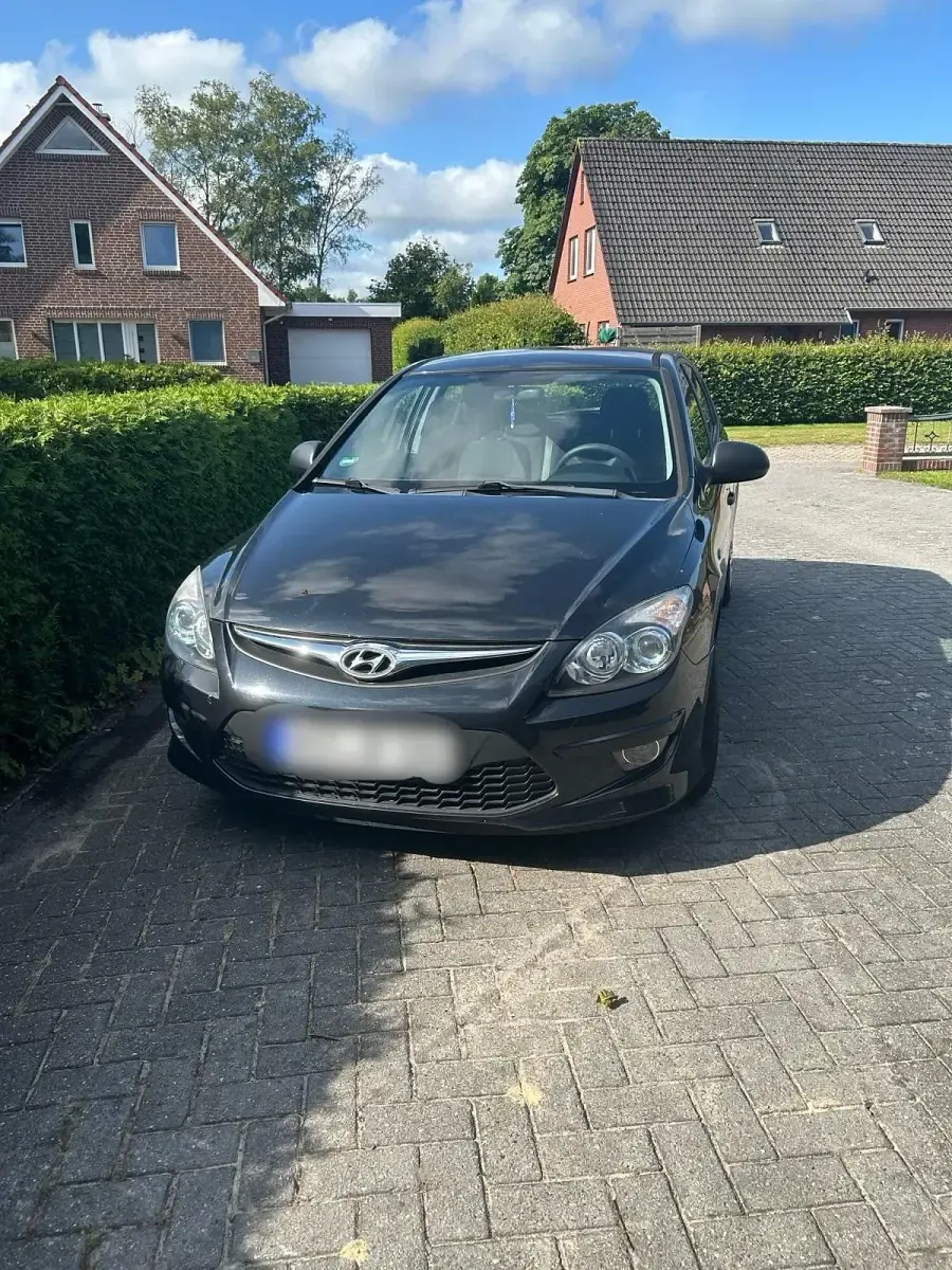 Gebraucht Hyundai i30 110 PS (80 kW) 2010 Schwarz Kleinwagen