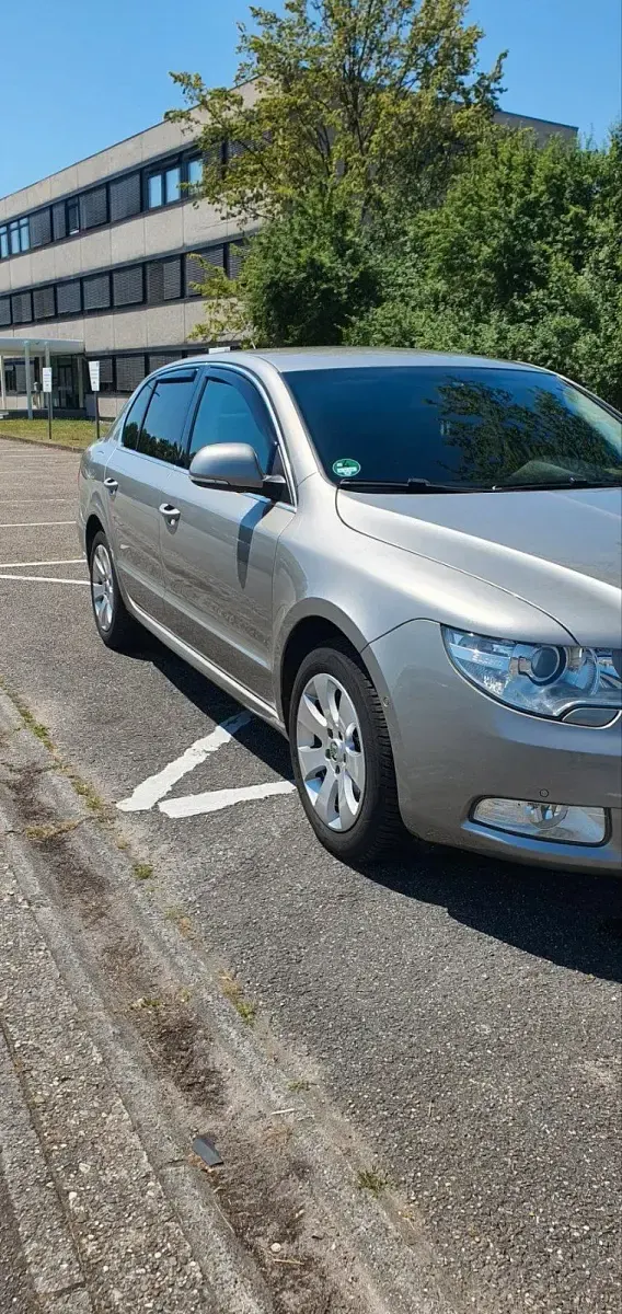 Gebraucht Skoda Superb 2009 Gelb Limousine