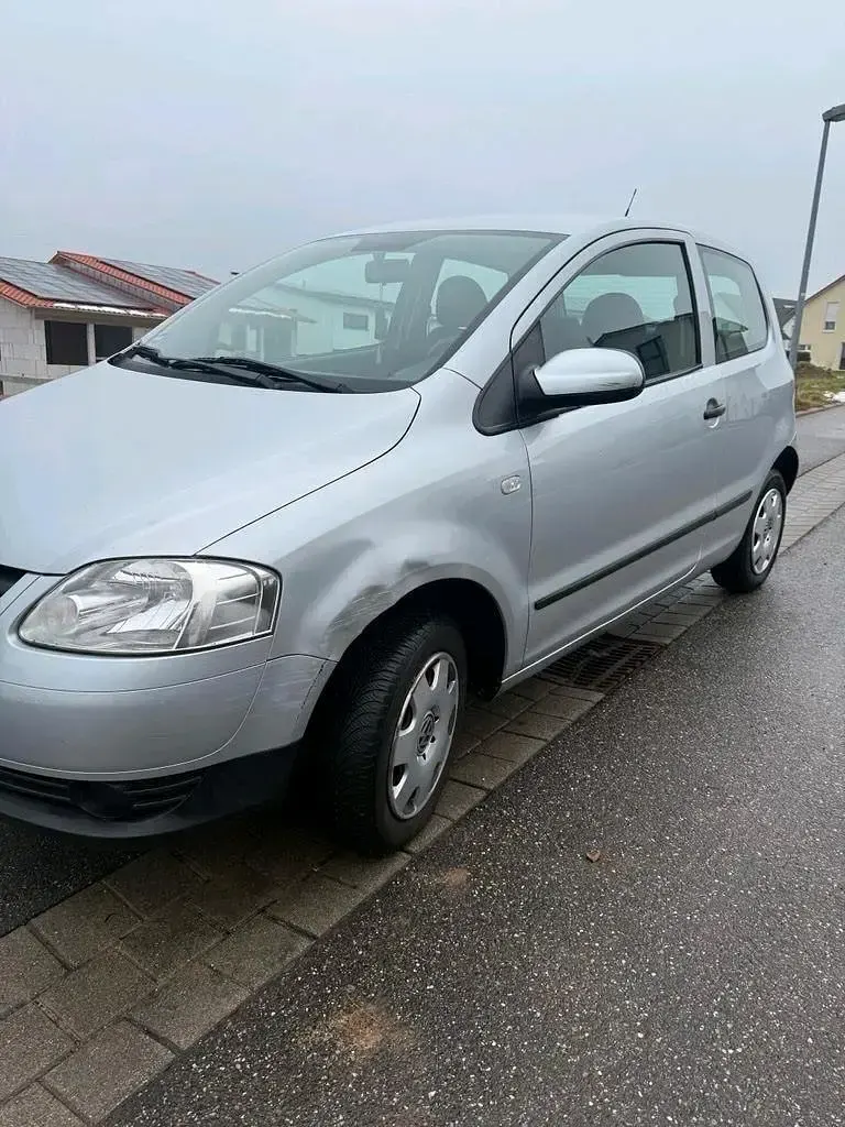 Gebraucht VW Fox 68 PS (50 kW) 2007 Grau Kleinwagen