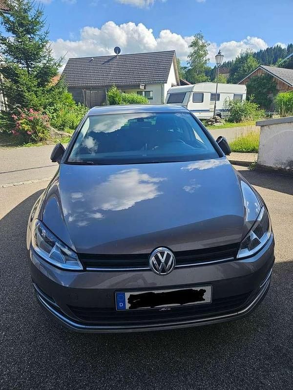 Grau Gebraucht 2017 VW Golf VII Allstar Limousine | 13.000 € (Fairer Preis) - Bild 1/4
