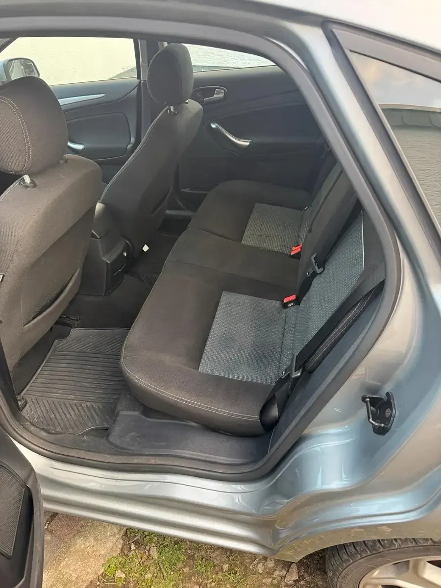 Używany Ford Mondeo 116 KM (85 kW) 2010 Szary Sedan/Limuzyna