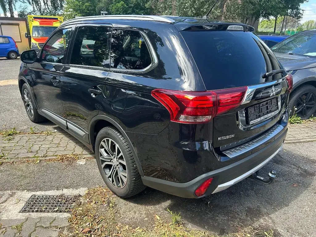 Gebraucht Mitsubishi Outlander Top 150 PS (110 kW) 2016 Schwarz SUV