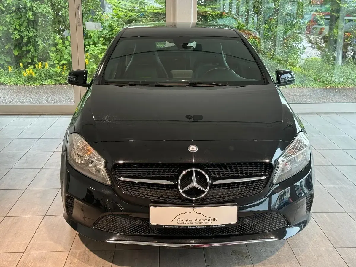 Gebraucht Mercedes A180 Style 122 PS (89 kW) 2015 Schwarz Kleinwagen