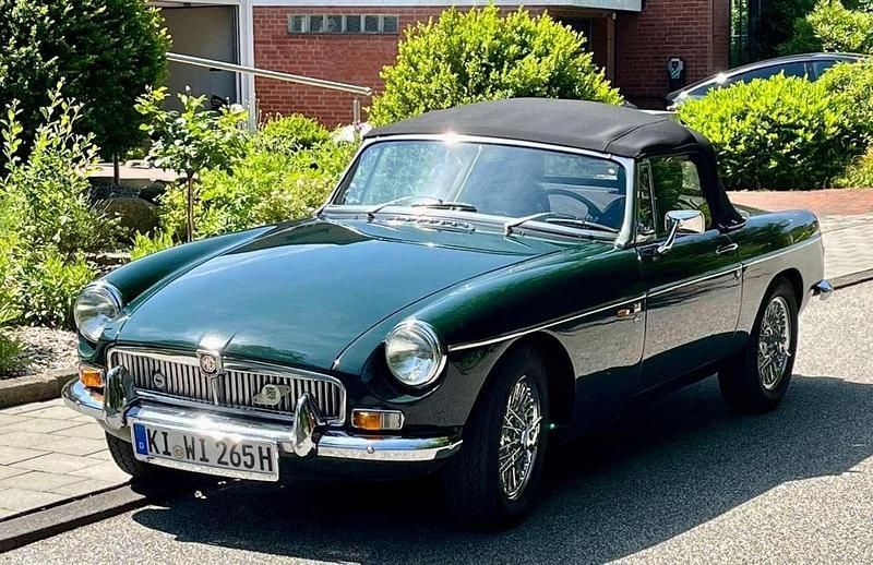 Britisch racing green Gebraucht 1965 MG B Cabrio | 23.900 € - Bild 1/4