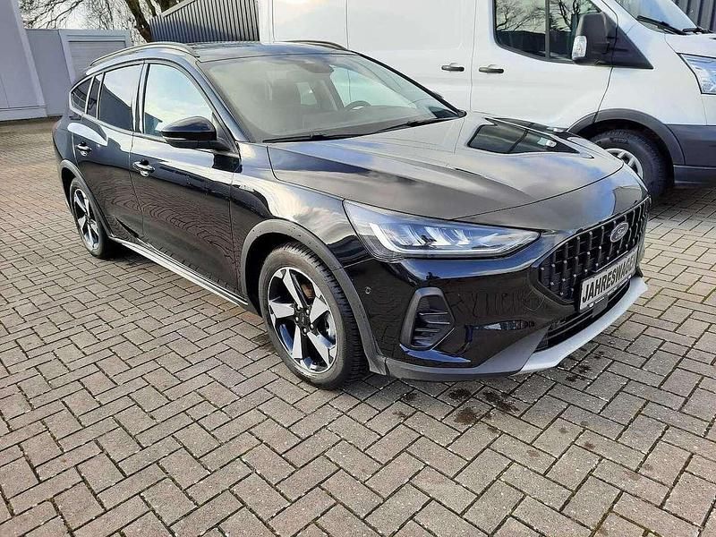 Gebraucht Ford Focus Active X 116 PS (85 kW) 1970 Agate black metallic Kombi