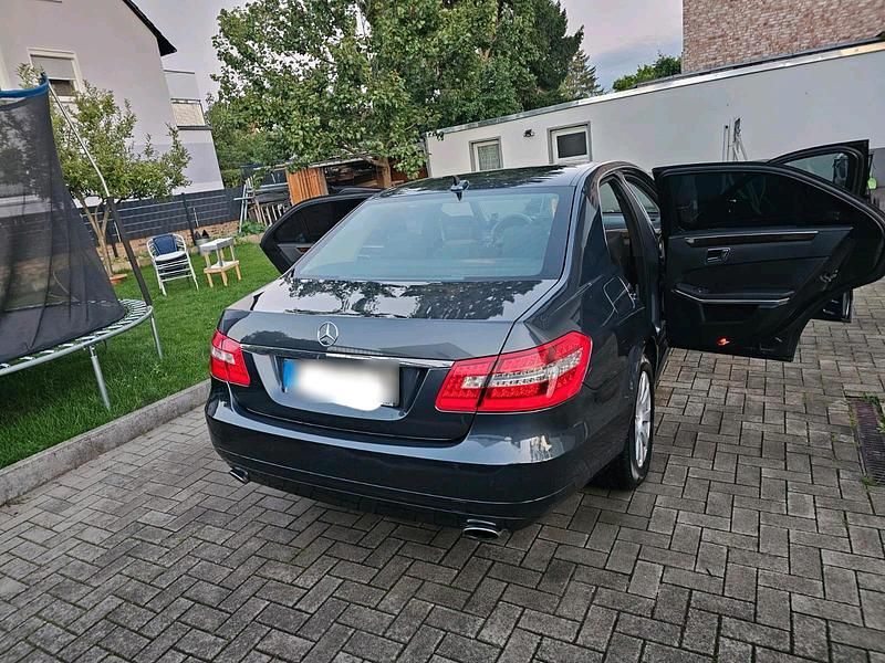 Gebraucht Mercedes E300 231 PS (169 kW) 2010 Grau Limousine