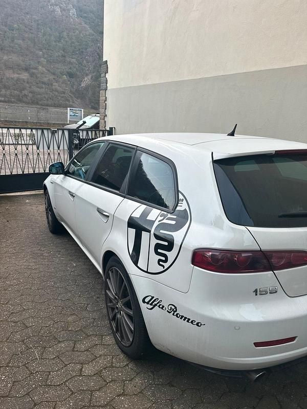 Gebraucht Alfa Romeo 159 140 PS (102 kW) 2011 Weiß Kombi