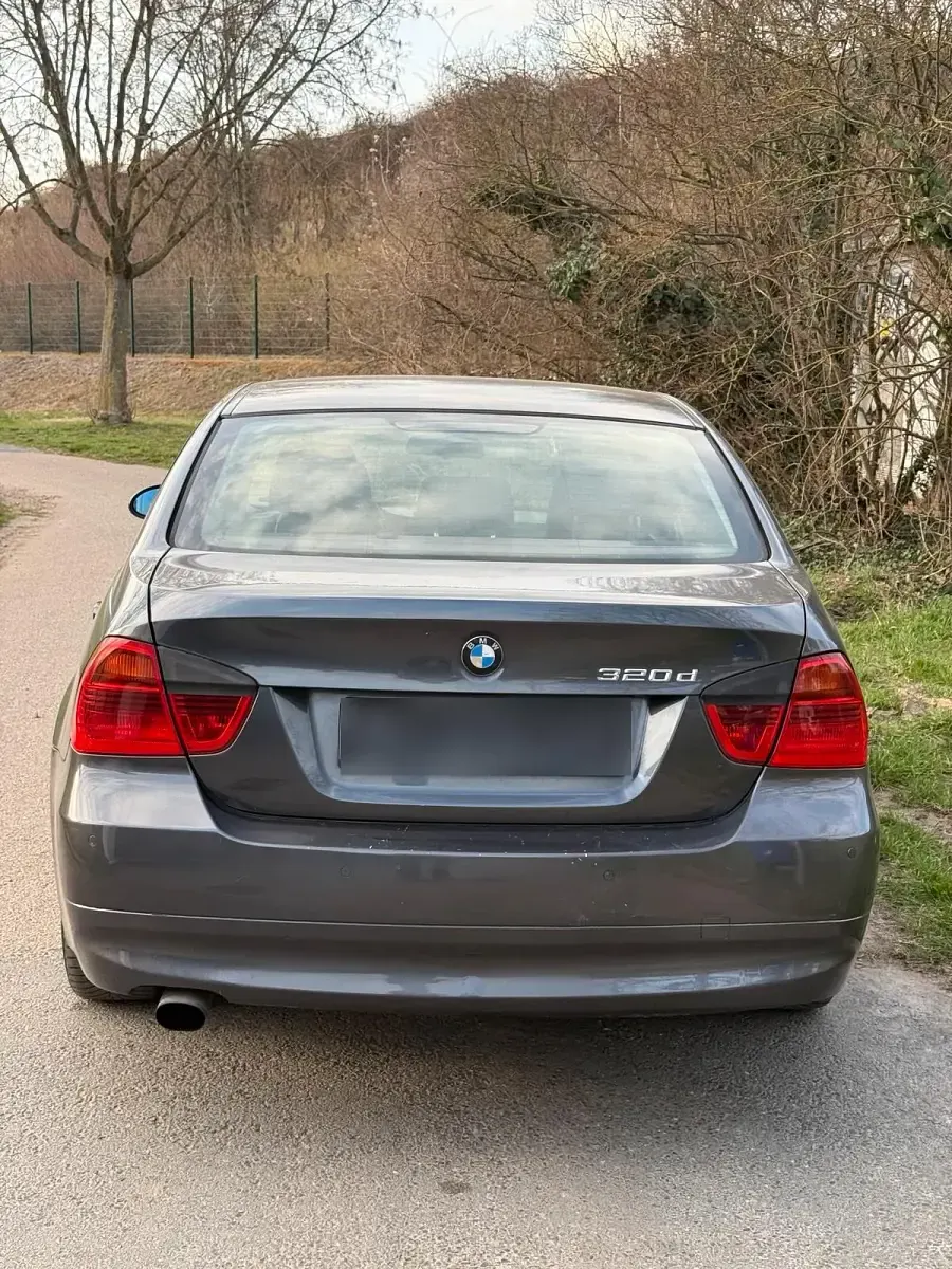 Gebraucht BMW 320 140 PS (102 kW) 2006 Grau Limousine
