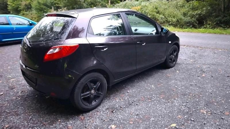 Gebraucht Mazda 2 90 PS (66 kW) 2008 Violet Kleinwagen