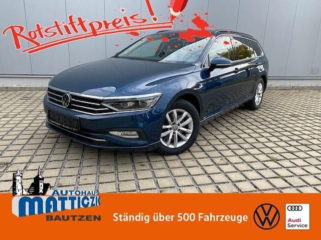 Aquamarinblau metallic (metallic) Gebraucht 2022 VW Passat IQ Drive Kombi | 19.789 € (Etwas zu teuer) - Bild 1/4