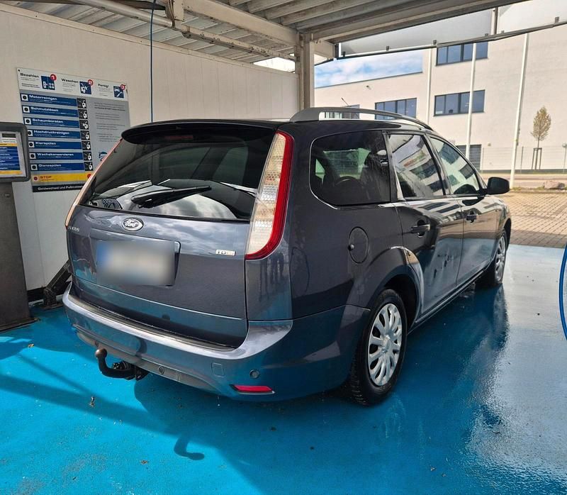 Gebraucht Ford Focus Titanium 109 PS (80 kW) 2011 Grau Kombi