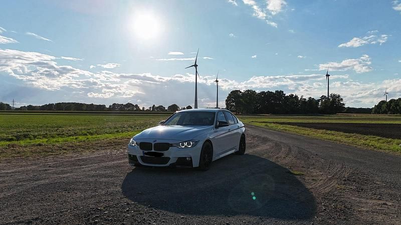 Gebraucht BMW 320 2012 Weiß Limousine