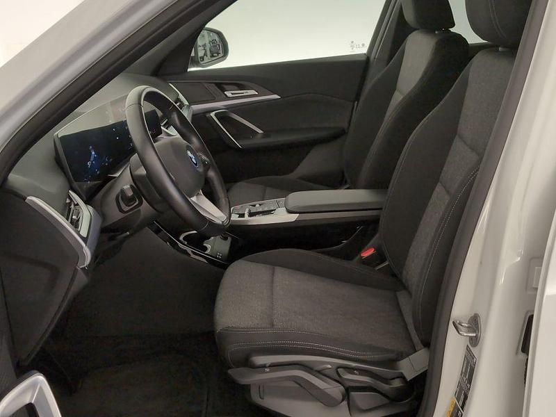 Gebraucht BMW iX1 150 kW (204 PS) 2024 Alpinweiss uni SUV