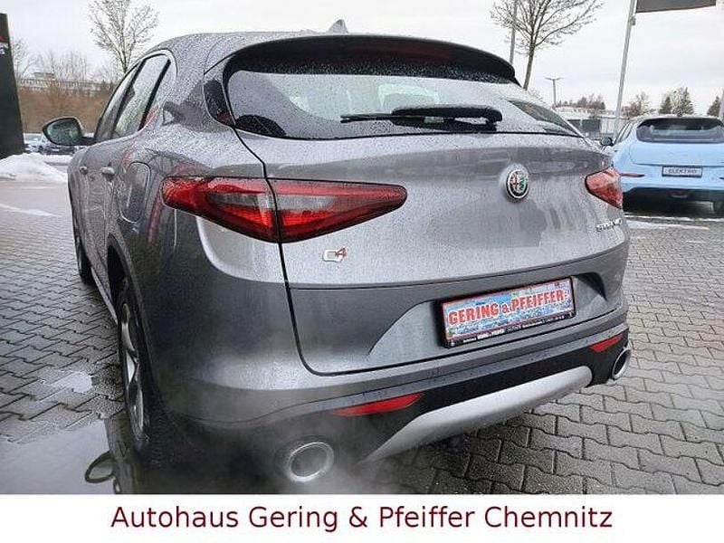 Gebraucht Alfa Romeo Stelvio Super 200 PS (147 kW) 2018 Silber SUV
