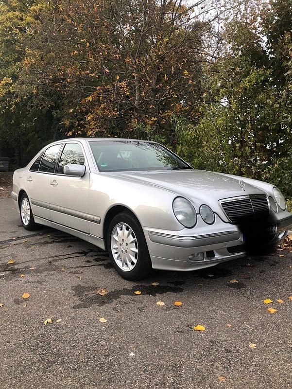 Silber Gebraucht 1999 Mercedes E200 Limousine | 1.500 € (Superpreis) - Bild 1/4