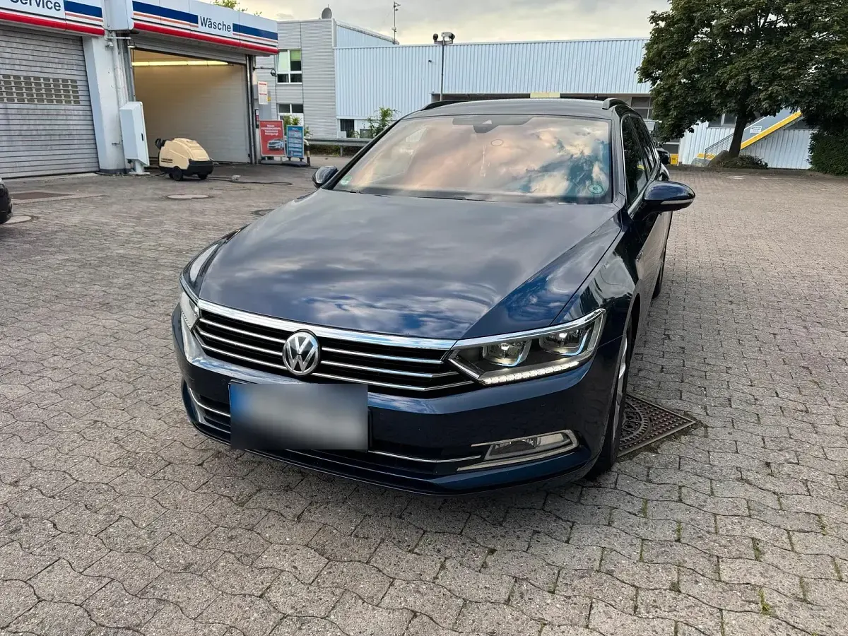 Gebraucht VW Passat R-line 150 PS (110 kW) 2017 Blau Kombi